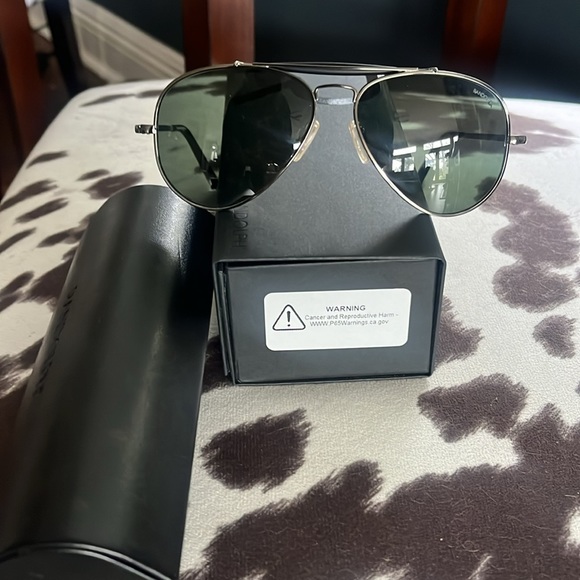 COPY - Beautiful brand new sunnies! Amazing but are just a little too small on … - Picture 5 of 6